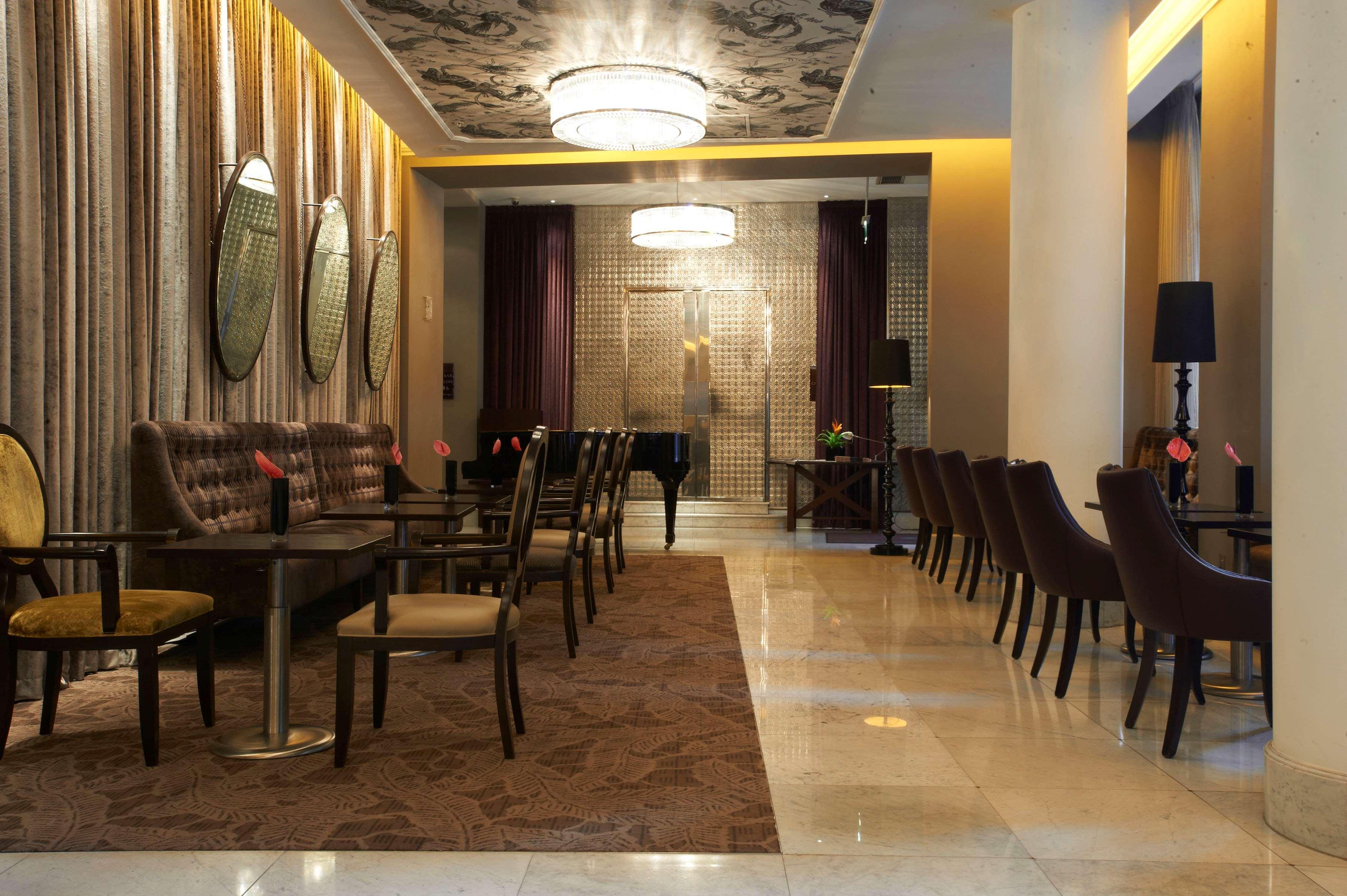 The Waldorf Hilton Hotel Лондон Екстериор снимка