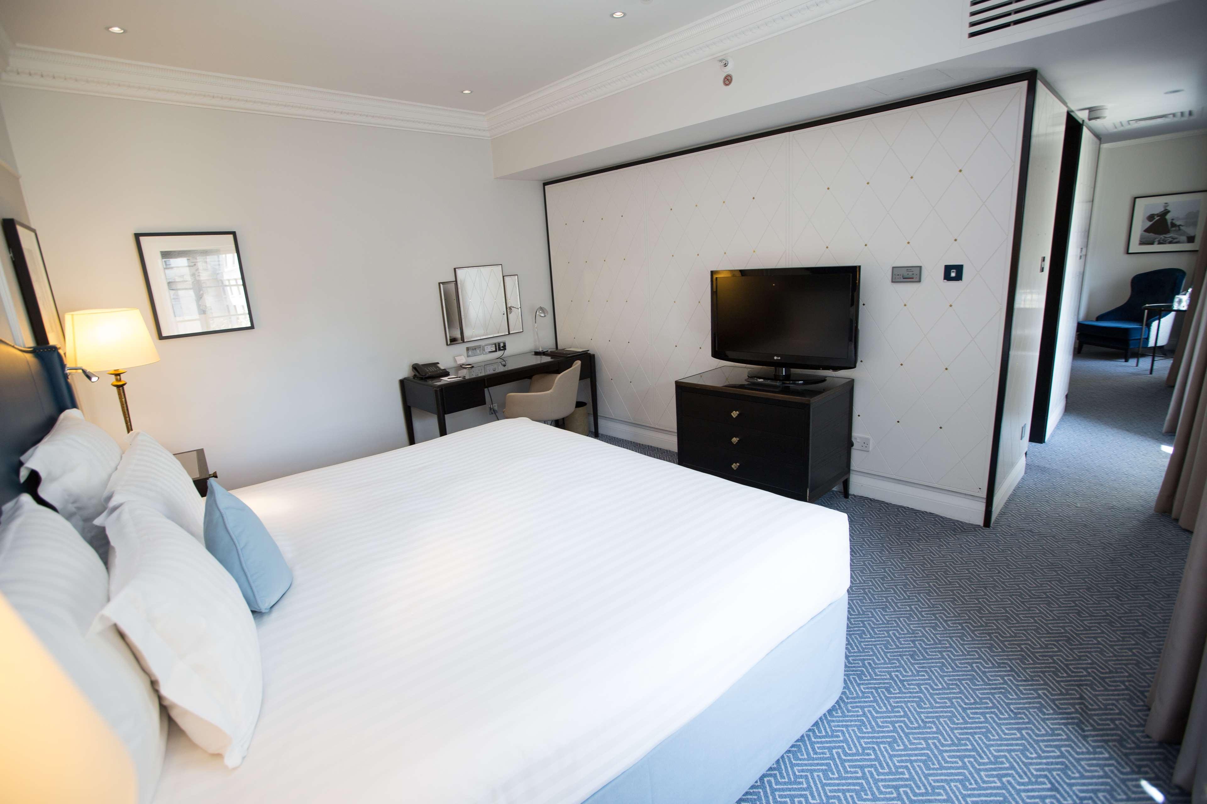 The Waldorf Hilton Hotel Лондон Екстериор снимка