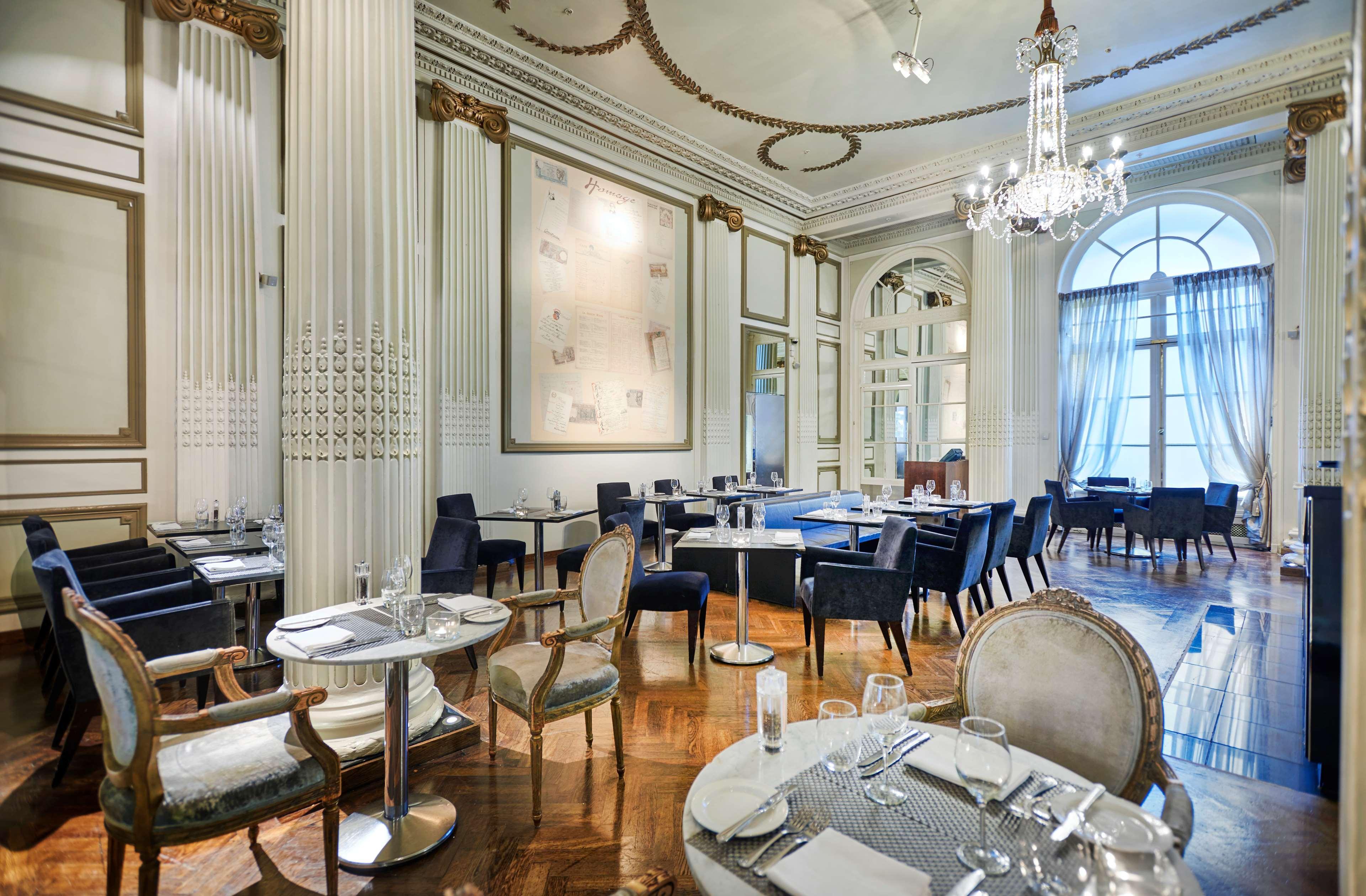 The Waldorf Hilton Hotel Лондон Екстериор снимка
