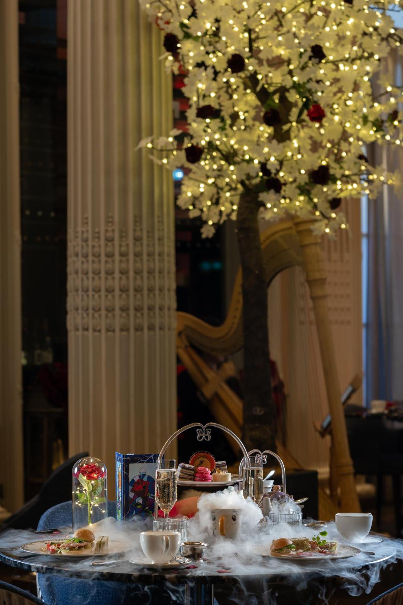The Waldorf Hilton Hotel Лондон Екстериор снимка