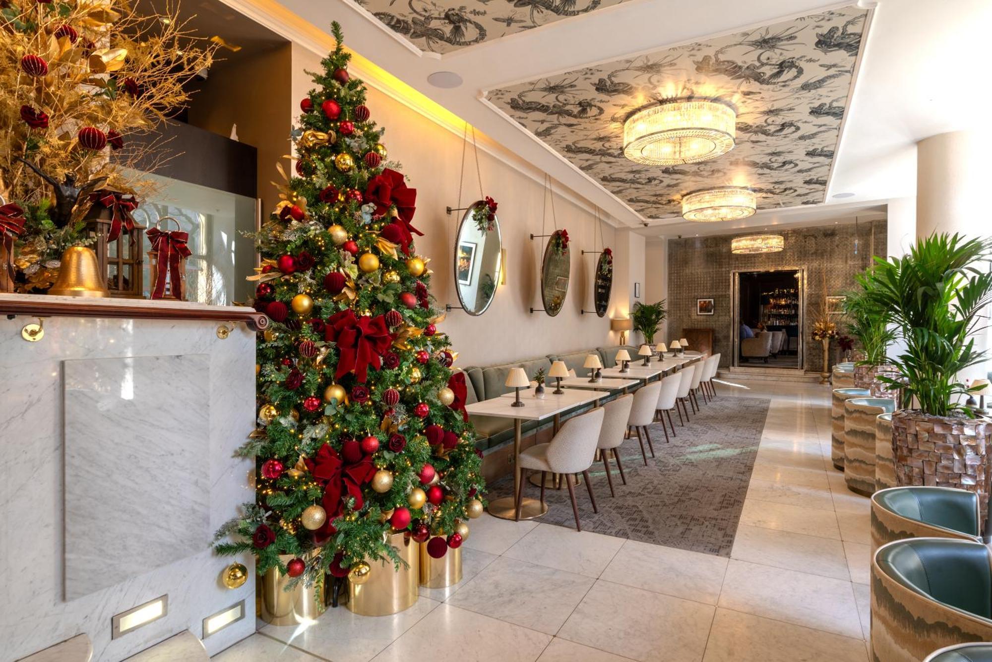 The Waldorf Hilton Hotel Лондон Екстериор снимка