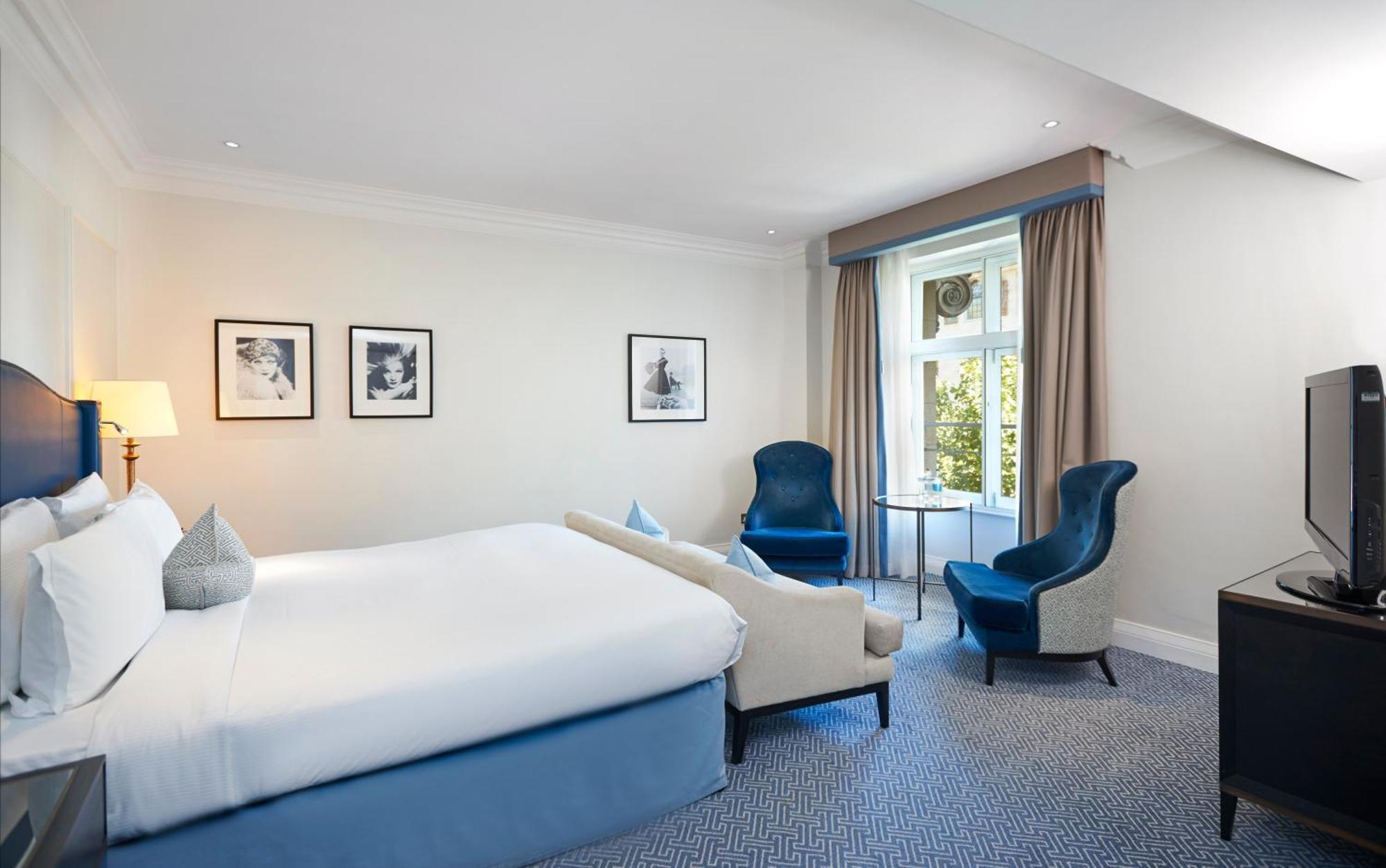 The Waldorf Hilton Hotel Лондон Екстериор снимка