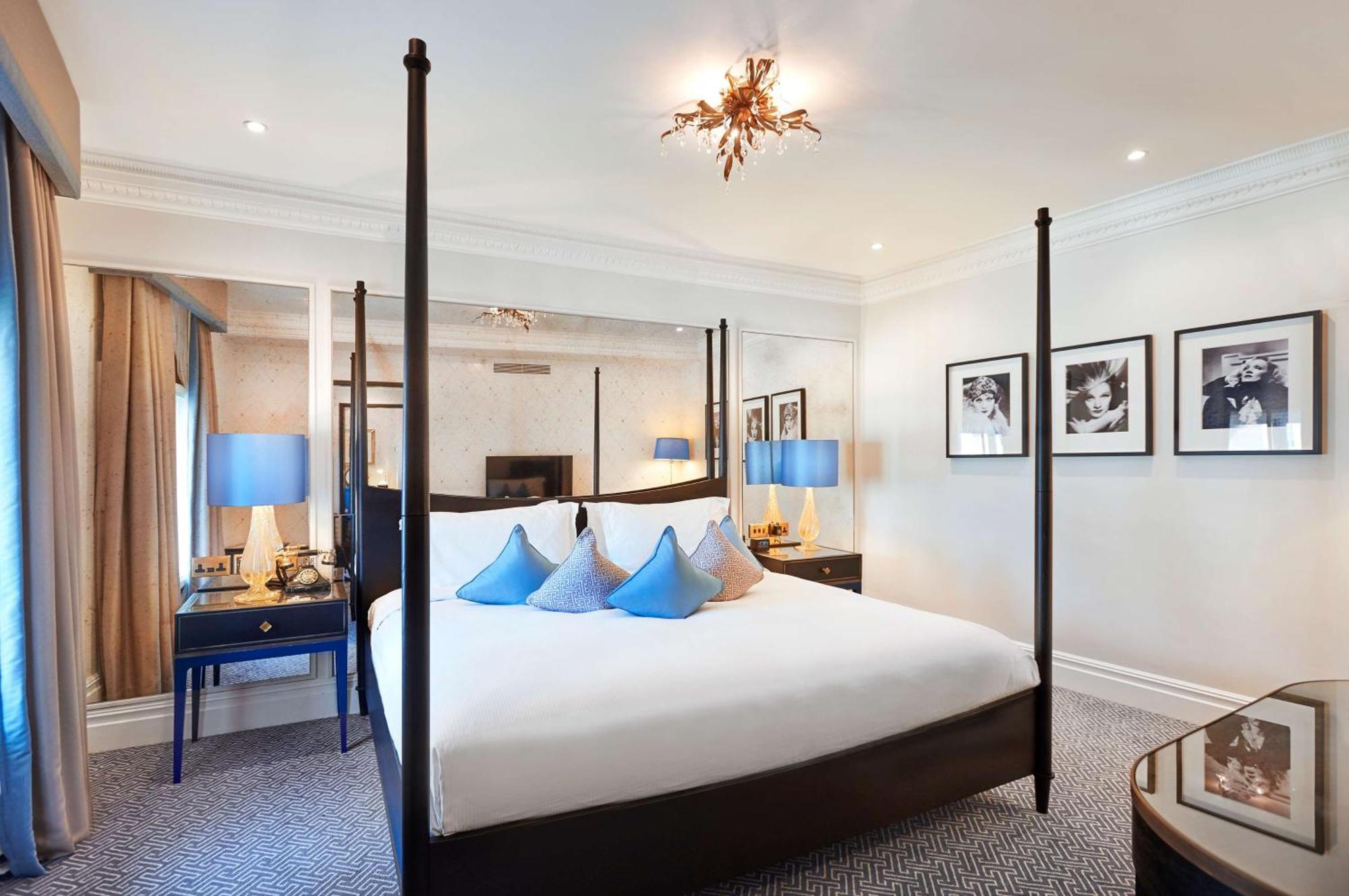 The Waldorf Hilton Hotel Лондон Екстериор снимка
