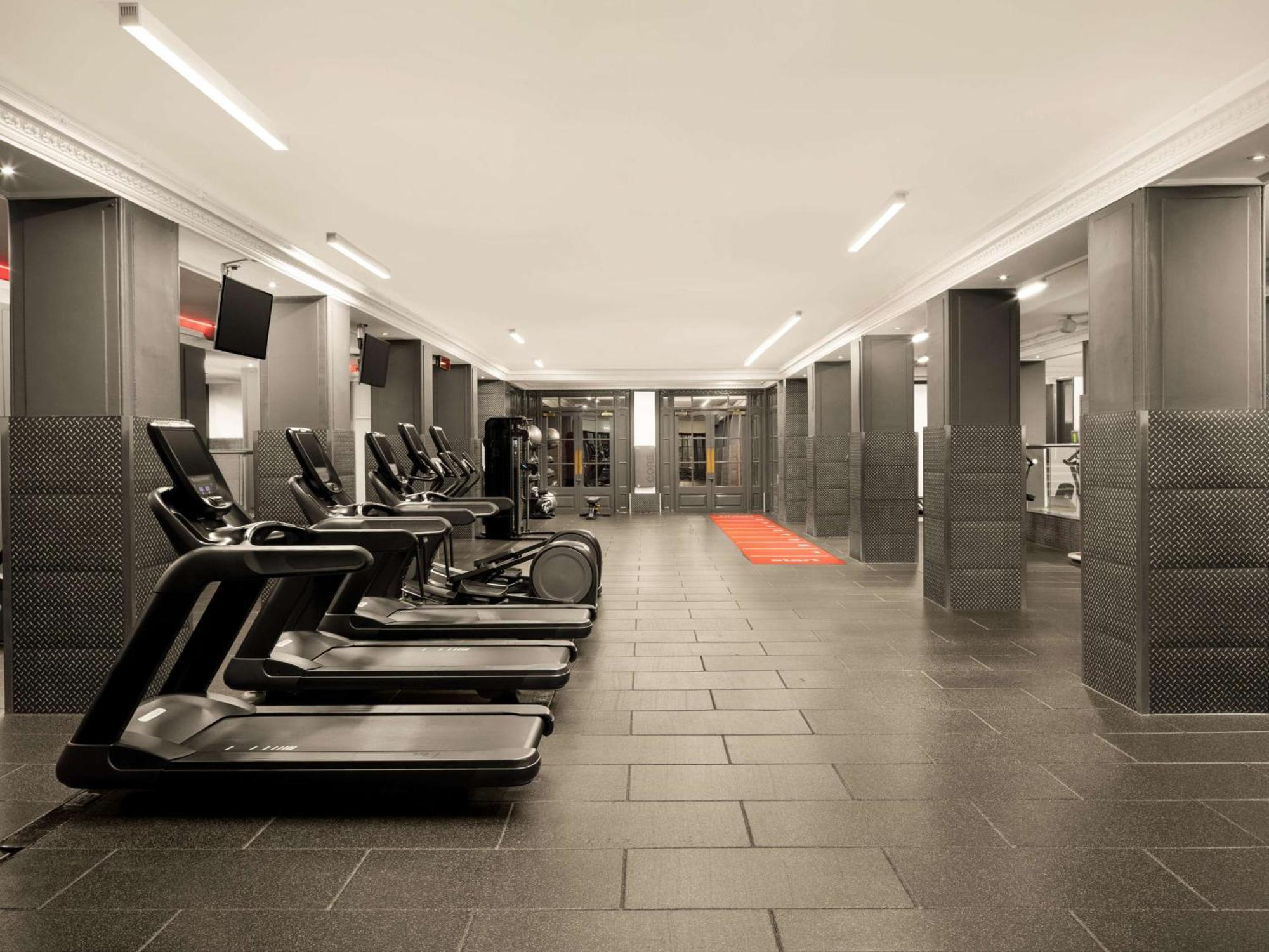 The Waldorf Hilton Hotel Лондон Екстериор снимка