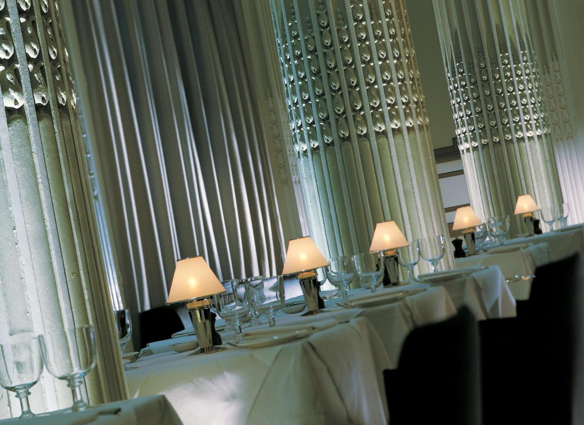 The Waldorf Hilton Hotel Лондон Екстериор снимка