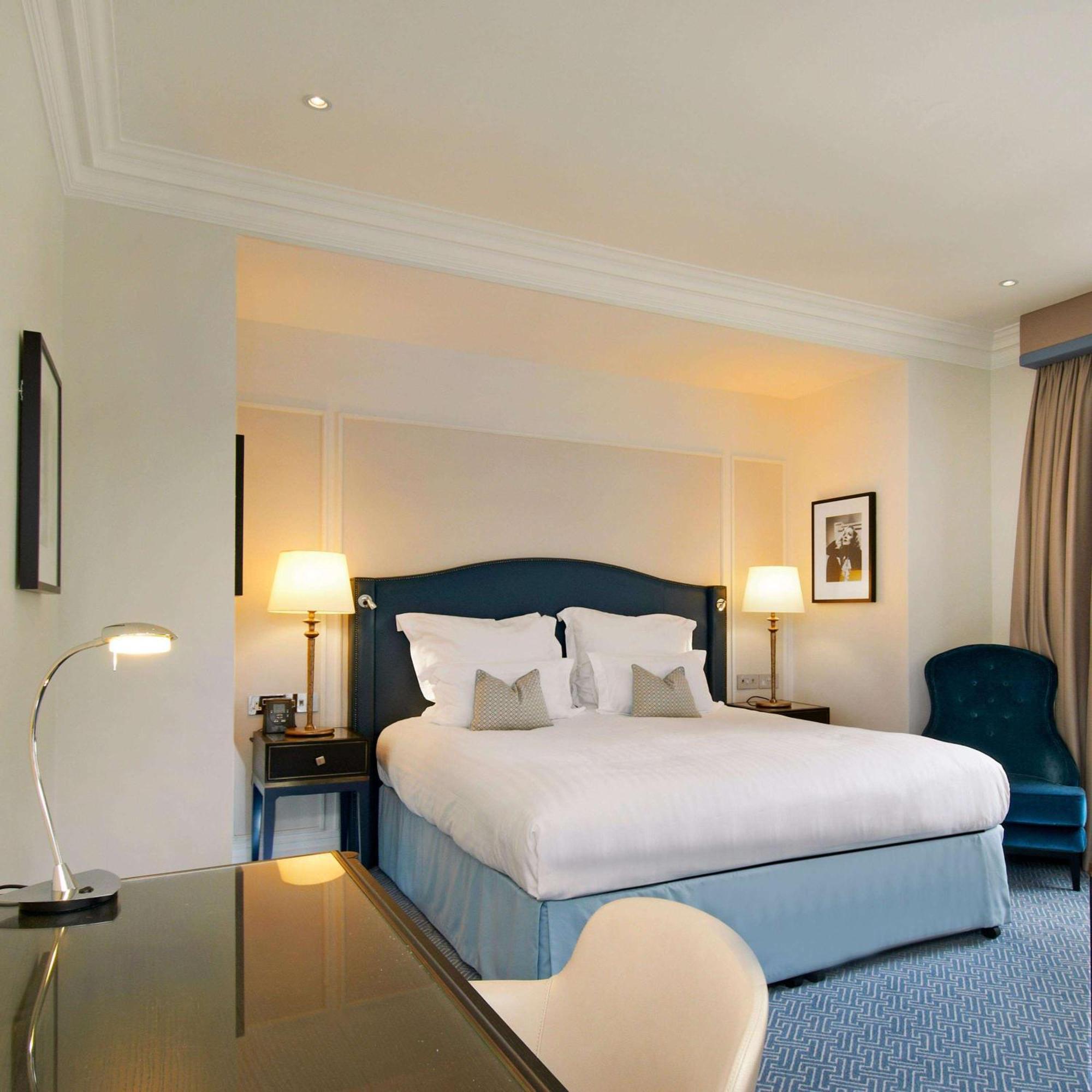 The Waldorf Hilton Hotel Лондон Екстериор снимка