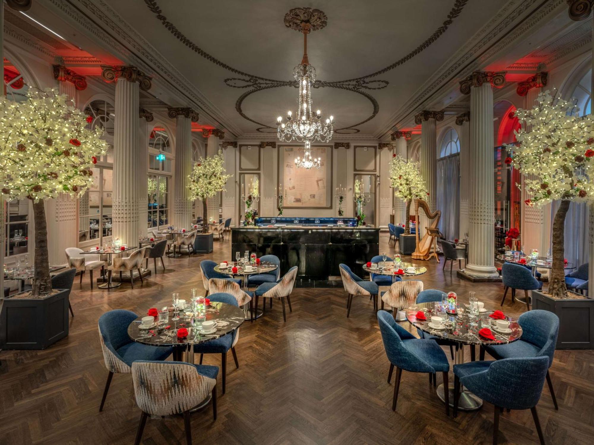 The Waldorf Hilton Hotel Лондон Екстериор снимка