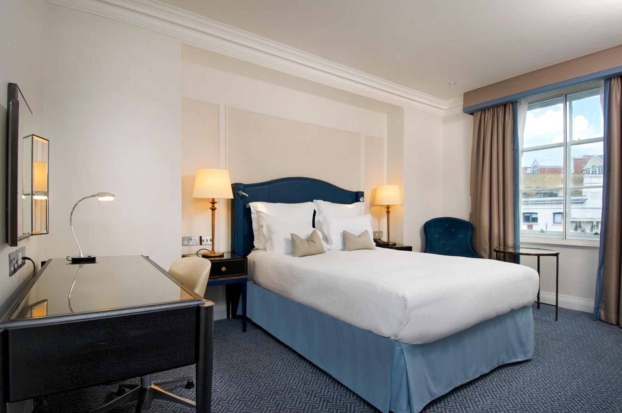 The Waldorf Hilton Hotel Лондон Екстериор снимка