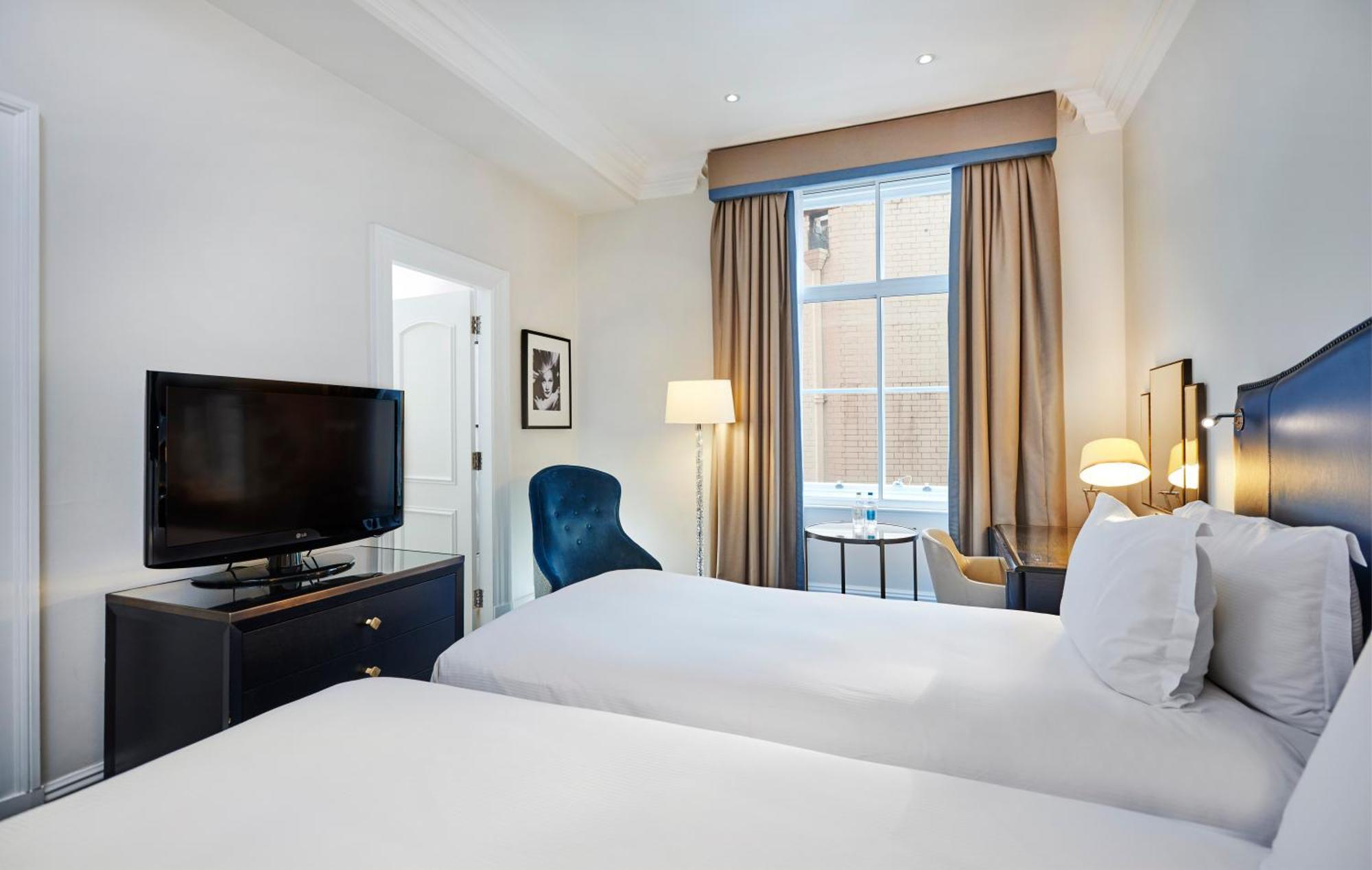 The Waldorf Hilton Hotel Лондон Екстериор снимка